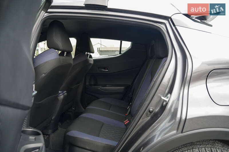 Внедорожник / Кроссовер Toyota C-HR 2019 в Черновцах