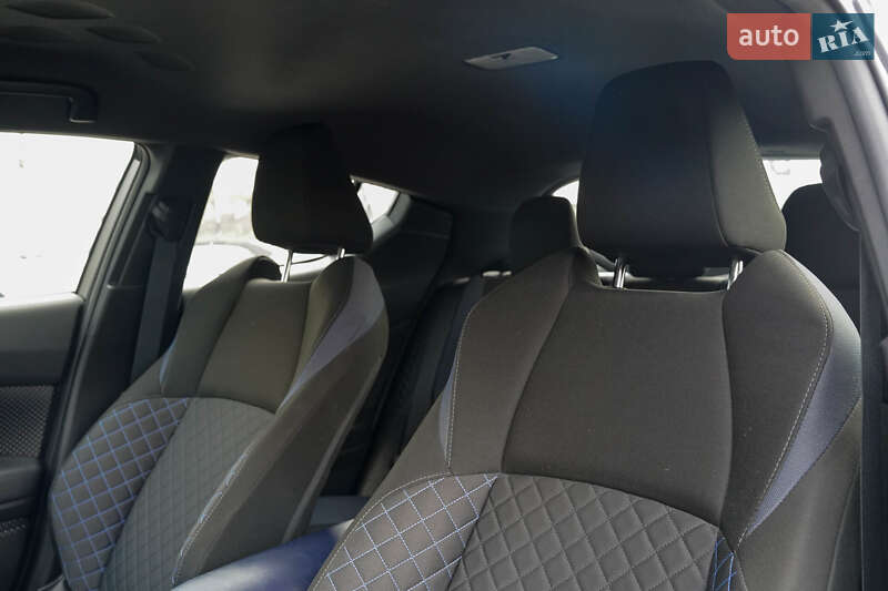 Внедорожник / Кроссовер Toyota C-HR 2019 в Черновцах