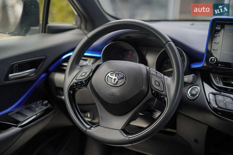 Внедорожник / Кроссовер Toyota C-HR 2019 в Черновцах