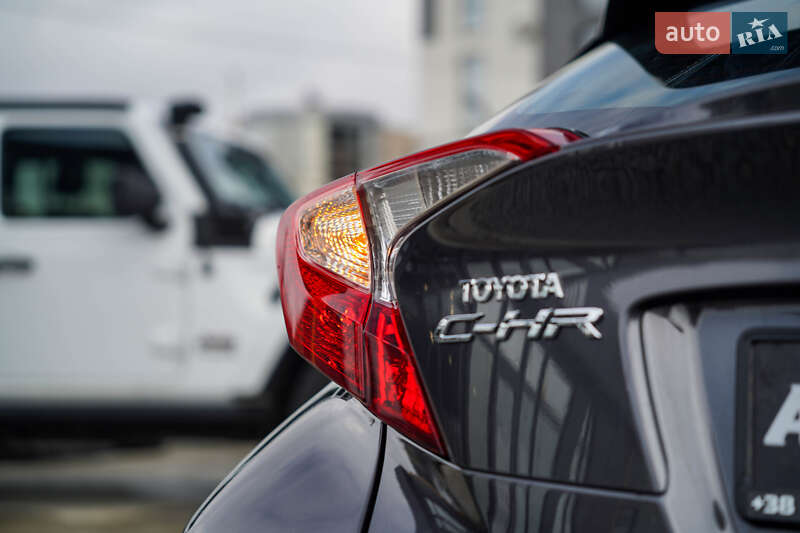 Внедорожник / Кроссовер Toyota C-HR 2019 в Черновцах