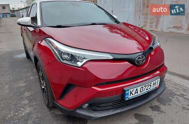 Внедорожник / Кроссовер Toyota C-HR 2018 в 