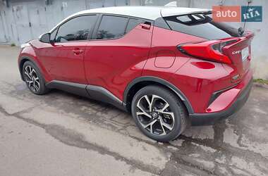 Внедорожник / Кроссовер Toyota C-HR 2018 в 