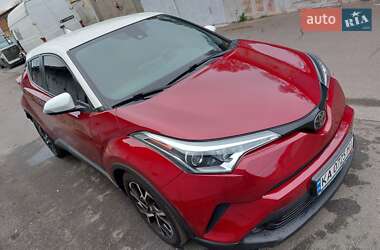 Внедорожник / Кроссовер Toyota C-HR 2018 в 
