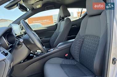 Внедорожник / Кроссовер Toyota C-HR 2020 в 
