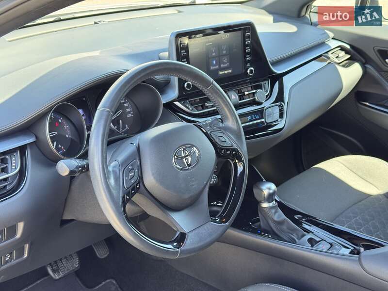 Позашляховик / Кросовер Toyota C-HR 2020 в Києві