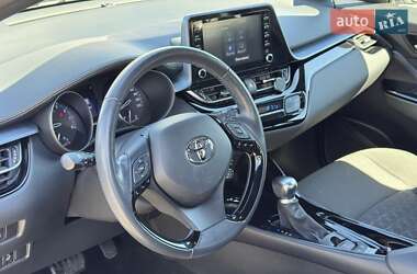Внедорожник / Кроссовер Toyota C-HR 2020 в 