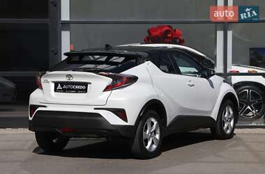 Позашляховик / Кросовер Toyota C-HR 2019 в 