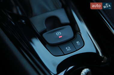 Позашляховик / Кросовер Toyota C-HR 2019 в 