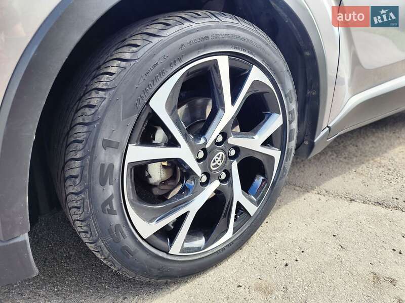 Позашляховик / Кросовер Toyota C-HR 2018 в Києві фото 12 Позашляховик / Кросовер Toyota C-HR 2018 в Києві