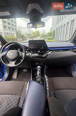 Позашляховик / Кросовер Toyota C-HR 2021 в 