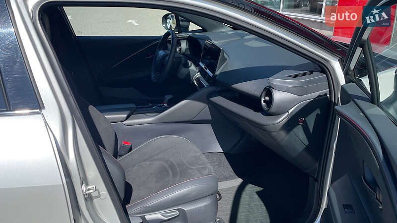 Внедорожник / Кроссовер Toyota C-HR 2023 в Запорожье