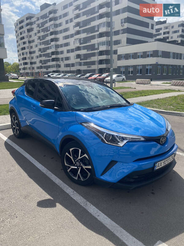 Позашляховик / Кросовер Toyota C-HR 2018 в 