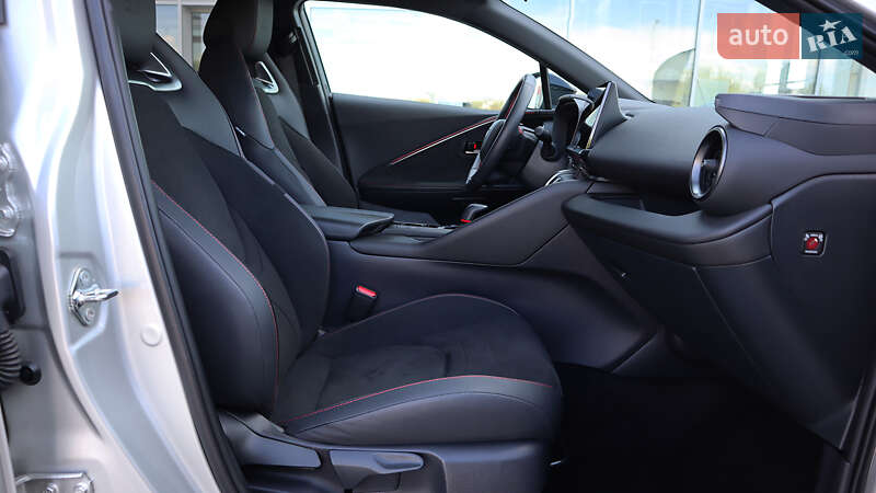 Внедорожник / Кроссовер Toyota C-HR 2023 в Ровно