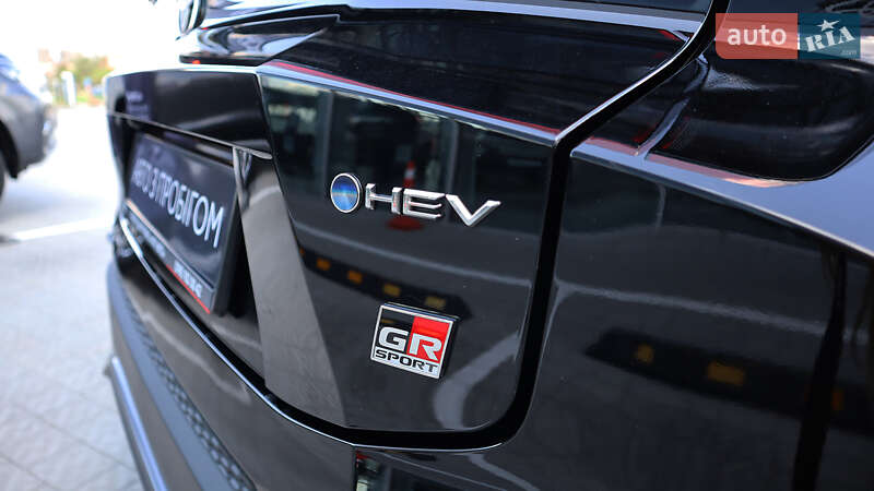 Внедорожник / Кроссовер Toyota C-HR 2023 в Ровно