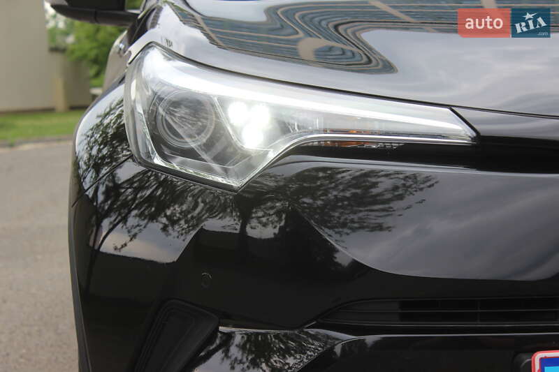 Позашляховик / Кросовер Toyota C-HR 2019 в Дніпрі