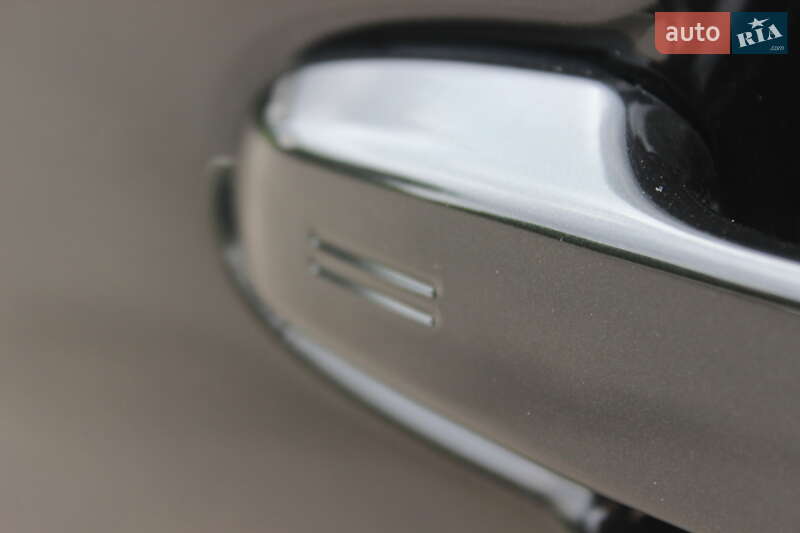 Позашляховик / Кросовер Toyota C-HR 2019 в Дніпрі