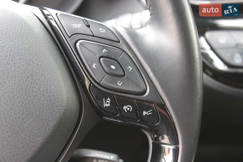 Позашляховик / Кросовер Toyota C-HR 2019 в Дніпрі