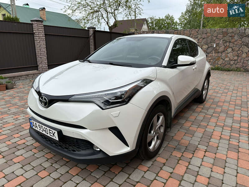 Позашляховик / Кросовер Toyota C-HR 2018 в 