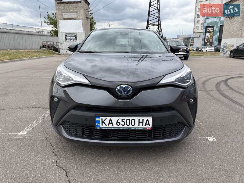 Позашляховик / Кросовер Toyota C-HR 2022 в 