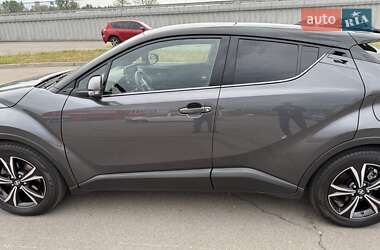 Позашляховик / Кросовер Toyota C-HR 2022 в 