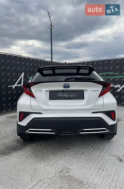 Внедорожник / Кроссовер Toyota C-HR 2019 в 