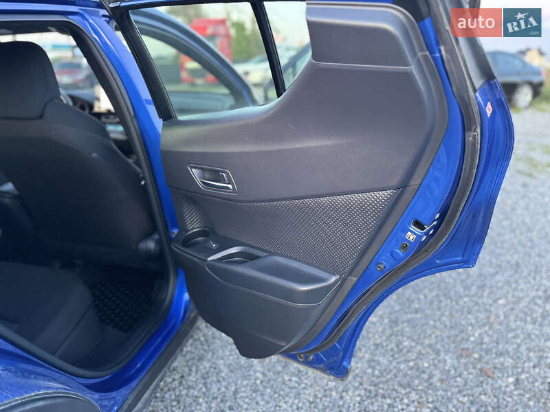 Внедорожник / Кроссовер Toyota C-HR 2019 в Тернополе