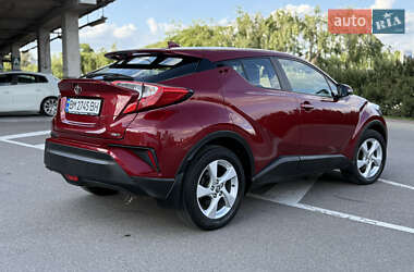 Позашляховик / Кросовер Toyota C-HR 2016 в 