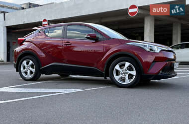 Позашляховик / Кросовер Toyota C-HR 2016 в 