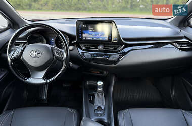 Позашляховик / Кросовер Toyota C-HR 2016 в 