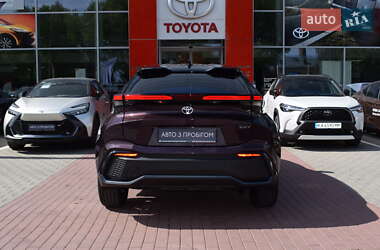 Позашляховик / Кросовер Toyota C-HR 2023 в 