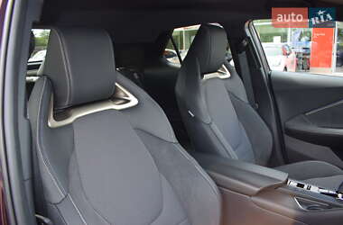 Позашляховик / Кросовер Toyota C-HR 2023 в 