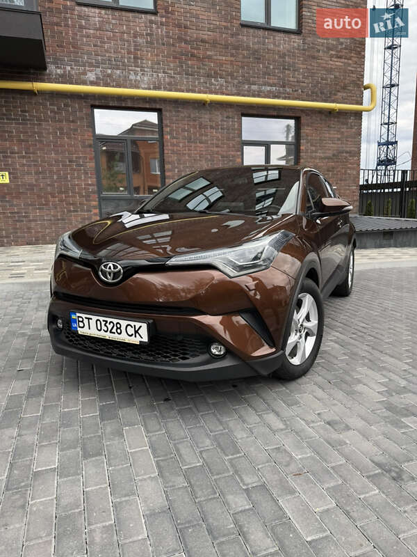 Позашляховик / Кросовер Toyota C-HR 2017 в Полтаві