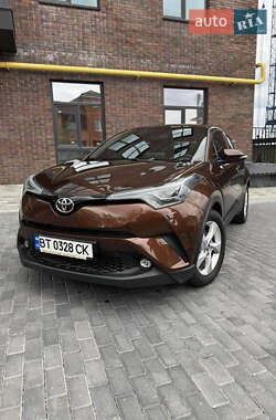 Позашляховик / Кросовер Toyota C-HR 2017 в 