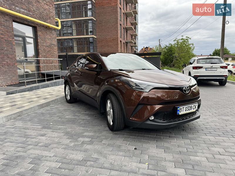 Позашляховик / Кросовер Toyota C-HR 2017 в Полтаві