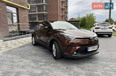 Позашляховик / Кросовер Toyota C-HR 2017 в 