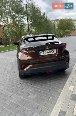 Позашляховик / Кросовер Toyota C-HR 2017 в 