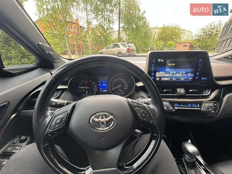 Позашляховик / Кросовер Toyota C-HR 2017 в Полтаві