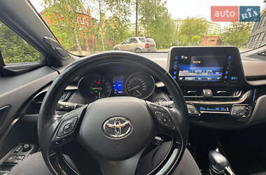 Позашляховик / Кросовер Toyota C-HR 2017 в 