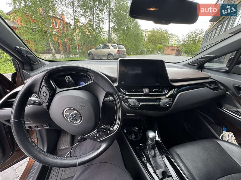 Позашляховик / Кросовер Toyota C-HR 2017 в Полтаві