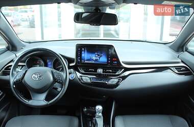 Позашляховик / Кросовер Toyota C-HR 2019 в 