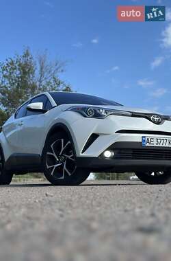 Внедорожник / Кроссовер Toyota C-HR 2017 в Днепре
