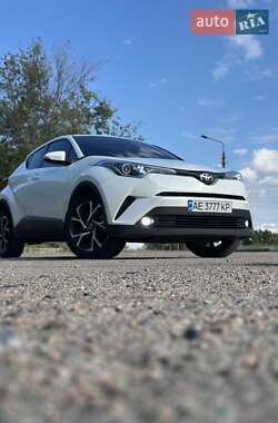 Внедорожник / Кроссовер Toyota C-HR 2017 в 