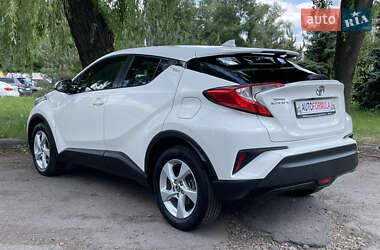 Внедорожник / Кроссовер Toyota C-HR 2018 в 
