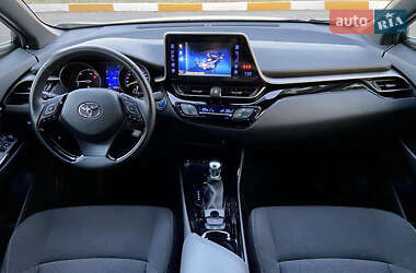 Внедорожник / Кроссовер Toyota C-HR 2019 в 