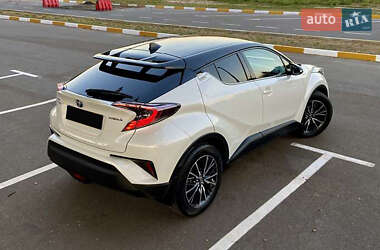 Внедорожник / Кроссовер Toyota C-HR 2019 в 