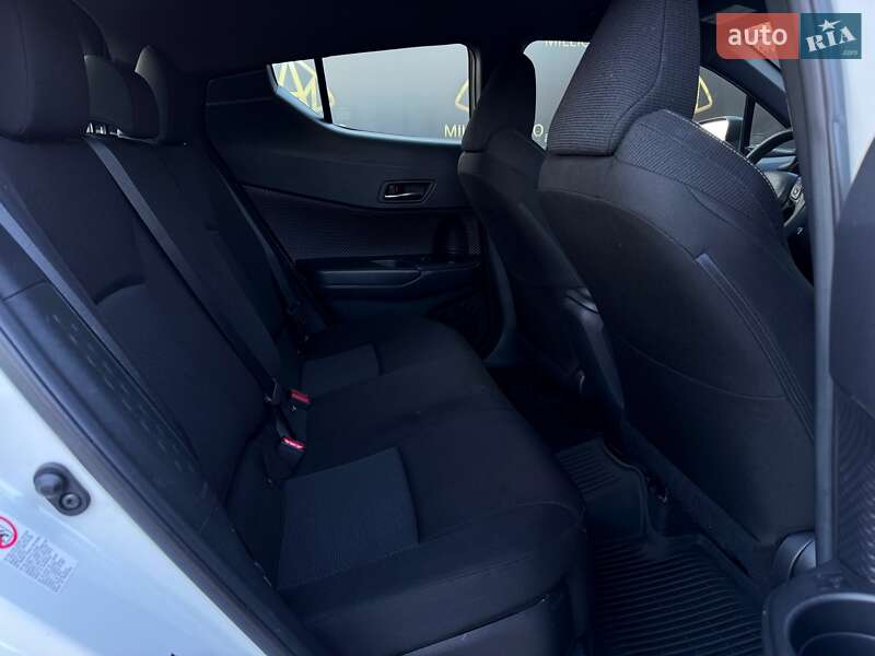 Позашляховик / Кросовер Toyota C-HR 2018 в Києві
