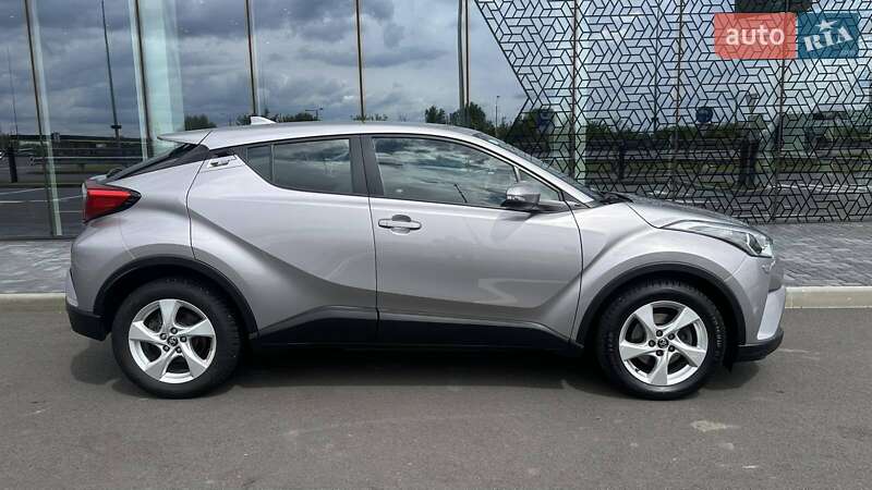 Внедорожник / Кроссовер Toyota C-HR 2019 в Киеве