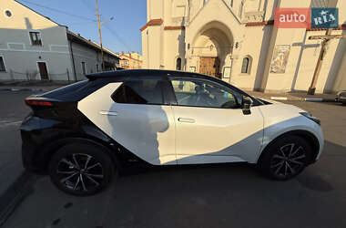 Позашляховик / Кросовер Toyota C-HR 2024 в 