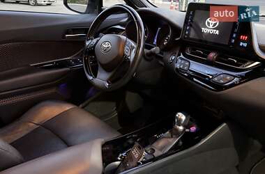Позашляховик / Кросовер Toyota C-HR 2018 в 