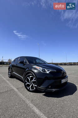 Позашляховик / Кросовер Toyota C-HR 2017 в 